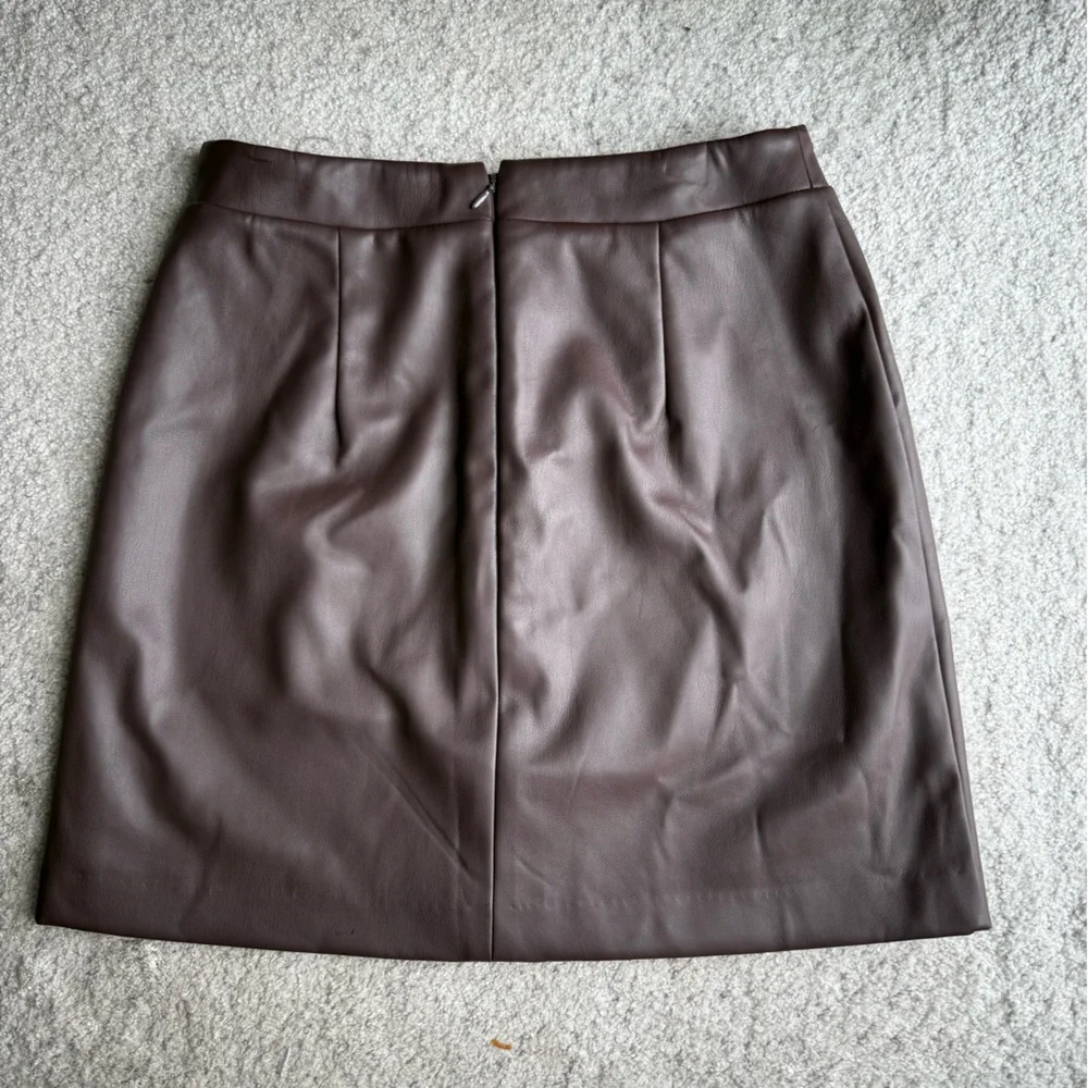 NWT LOFT Chocolate Brown Button-Front Faux Leather Mini Skirt - Picture 2 of 7